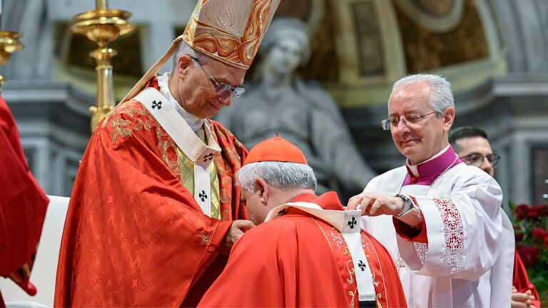 A exemplo de Pedro e Paulo, ser construtores de unidade, pede o Papa