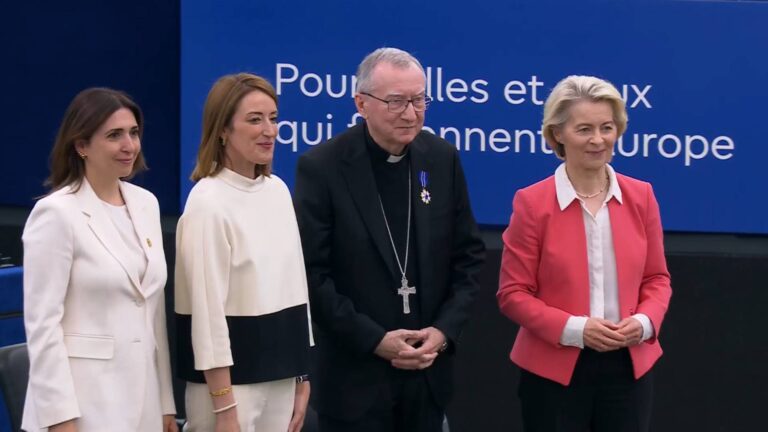 Cardeal Parolin pede a retomada das negociações com Irã e Ucrânia