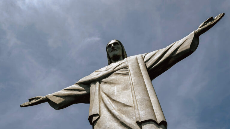 Cristo Redentor homenageia vítimas de terremotos na Venezuela