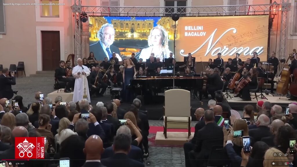 Em Castel Gandolfo, Papa recebe homenagem com um concerto