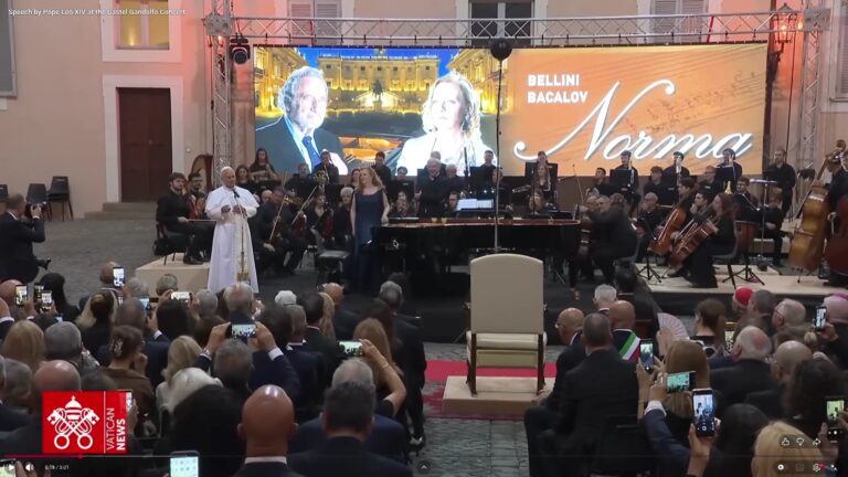 Em Castel Gandolfo, Papa recebe homenagem com um concerto