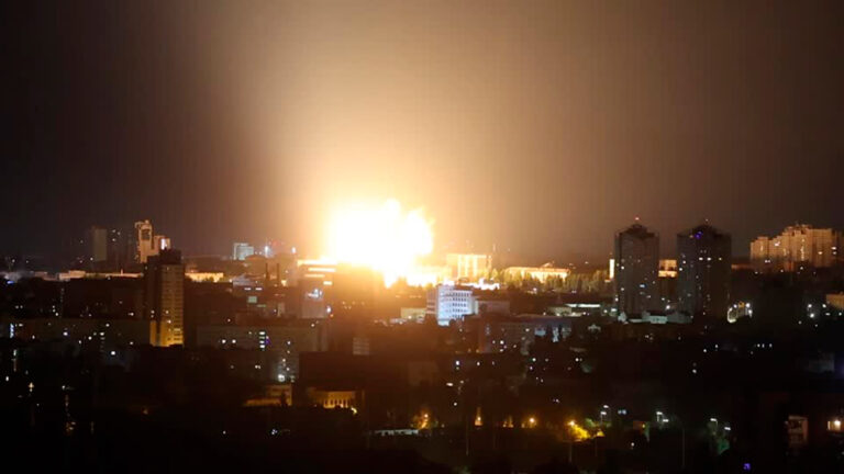 Mísseis balísticos russos atingem Kiev; uma pessoa morreu, afirmam autoridades / Foto: Reprodução Reuters