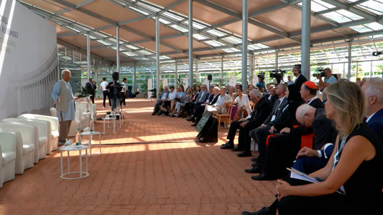 no Borgo Laudato si’, reflexões sobre o futuro da paz