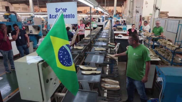 Entra em vigor tarifa de 25% dos EUA sobre produtos brasileiros
