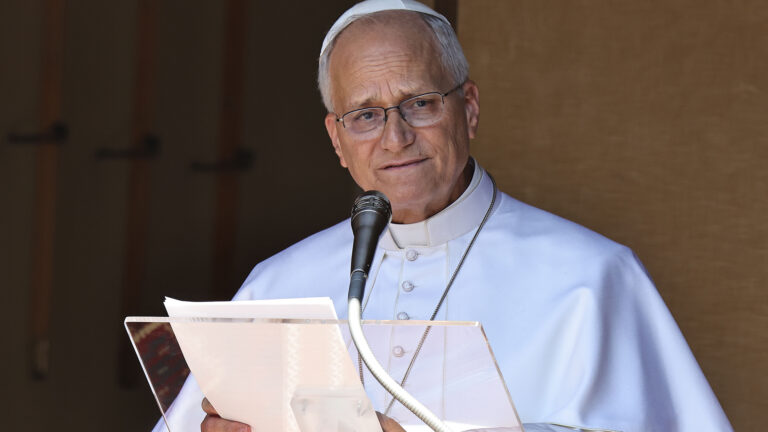 Não nos fechemos em nossas convicções, mas abertos a Cristo