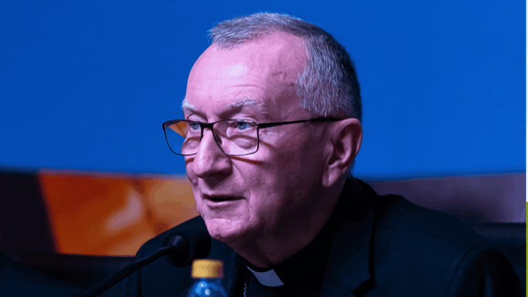 Cardeal Parolin reza pelos cristãos perseguidos em todo o mundo