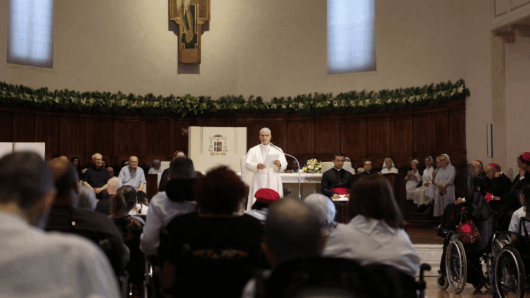 Deixar-se curar por Jesus e caminhar em comunidade, aponta Papa