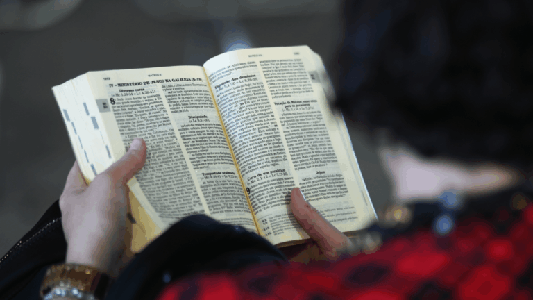 Como começar a ler a Bíblia e estudá-la? Especialista dá dicas