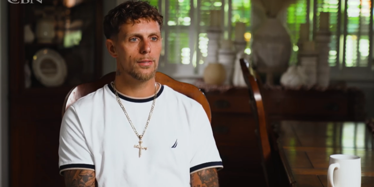 Ex-traficante é liberto dos vícios e aceita Jesus nos EUA: “Deus tinha um propósito”