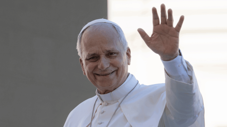 Amor é princípio de renovação da vida da sociedade, indica Papa