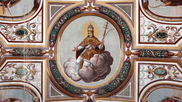 Depois que São Pedro morreu, quem se tornou o segundo Papa da Igreja?