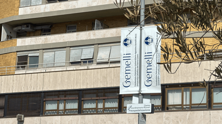Papa Leão XIV é internado no Hospital Gemelli para cirurgia  
